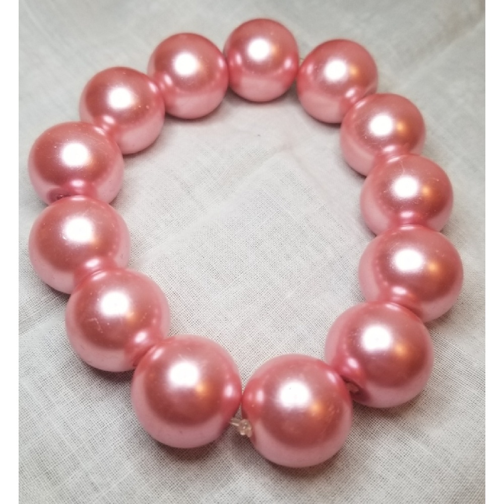 {Bracelet} Large Pink Pearl Bracelet - Picture 3 of 3